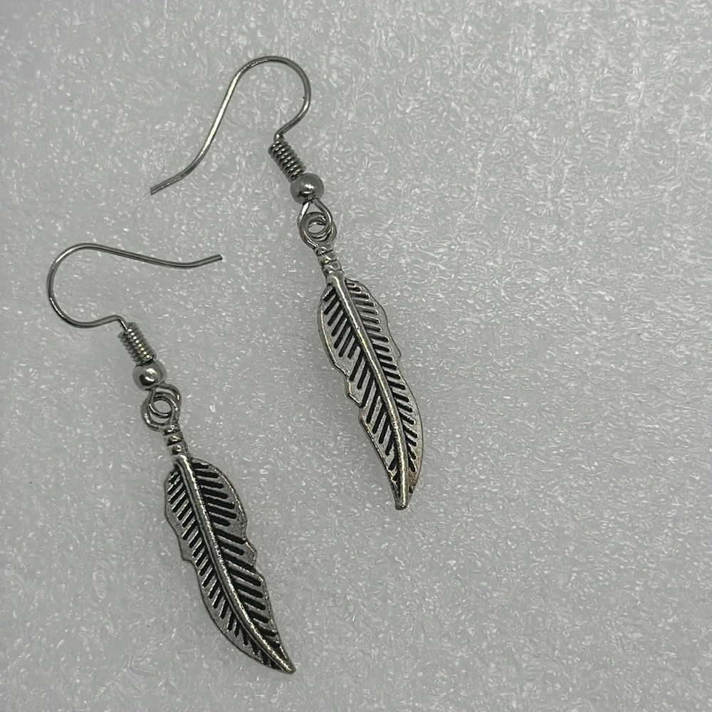Silver  Feather Dangle Earrings - Bohemian Style Jewelry